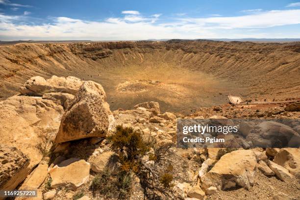 marco natural da cratera do meteoro em arizona eua - flagstaff arizona - fotografias e filmes do acervo