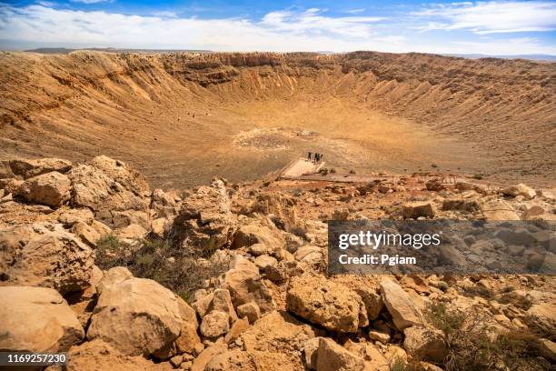 meteor crater natural landmark in arizona usa - cratera do meteoro arizona imagens e fotografias de stock