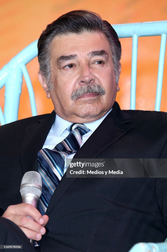 'Una Familia De Diez' Press Conference