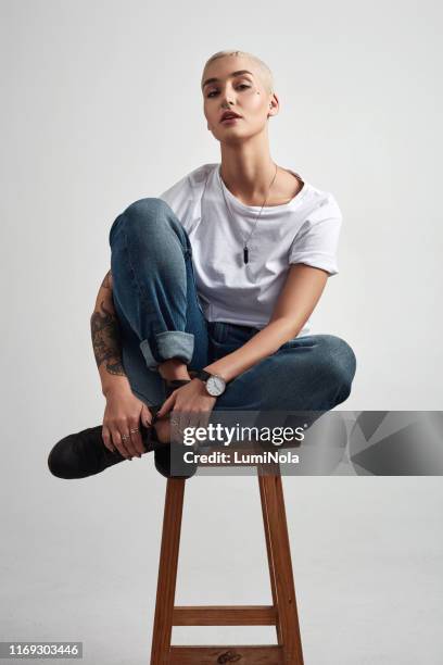 simplicity never goes out of style - androgynous people stock pictures, royalty-free photos & images