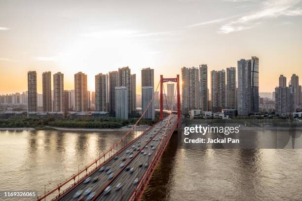 yingwuzhou yangtze river bridge - wuhan stock-fotos und bilder