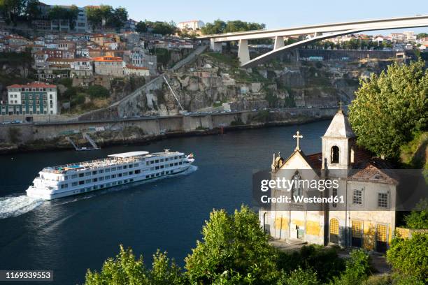 view from gaia to douro river with cruise ship, porto, portugal - river cruise stock pictures, royalty-free photos & images