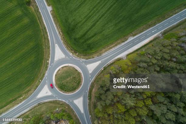 aerial view of roundabout intersection with traffic. franconia, bavaria, germany. - crossroad top view stock-fotos und bilder