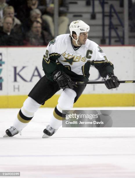 Dallas Stars' Mike Modano during a game versus the Buffalo Sabres at the HSBC Arena in Buffalo, NY, December 14, 2005.