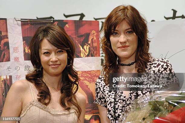 Emiri Henmi and Jennifer Carpenter during "The Exorcism of Emily Rose" Tokyo Press Conference at Hote Seiyo Ginza in Tokyo, Hotel Seiyo Ginza, Japan.