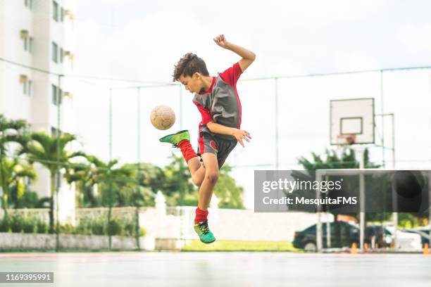 fútbol sala - one boy only fotografías e imágenes de stock