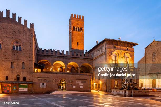 palazzo re enzo, neptune fountain, bologna, emilia-romagna, italy - piazza maggiore bildbanksfoton och bilder