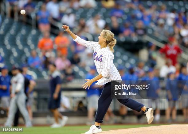 Actor Téa Leoni throws a ceremonial first pitch during the filming of Madame Secretary before the game between the New York Mets and the Cleveland...