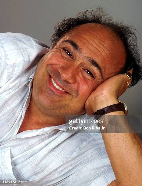 Danny De 14 Actor Danny Devito 1986 Photo Session Stock Photos, High-Res ...