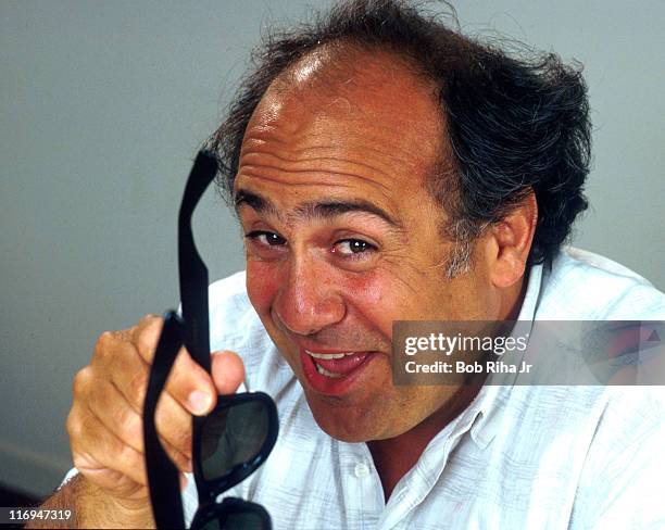 Danny De 14 Actor Danny Devito 1986 Photo Session Stock Photos, High-Res ...