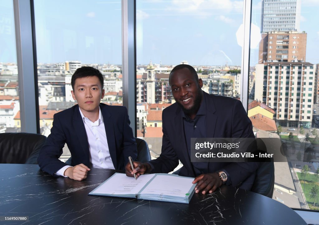 FC Internazionale Unveils New Signing Romelu Lukaku