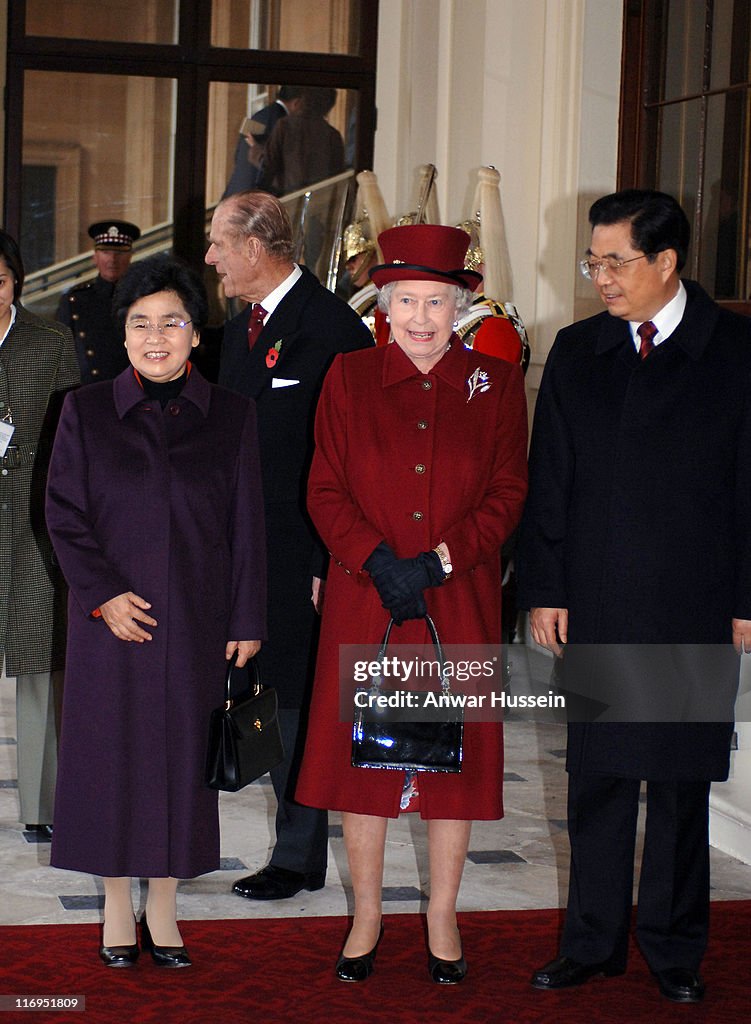 Chinese President Hu Jintao Greeted by HM The Queen Elizabeth II on State Visit to Great Britain - November 8, 2005