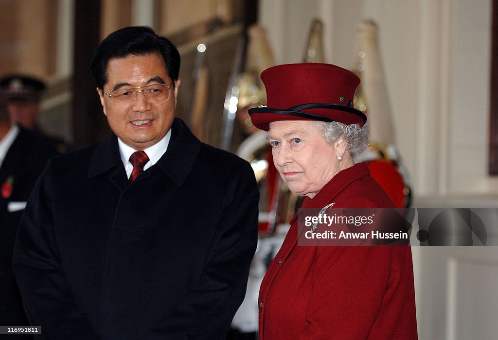 Chinese President Hu Jintao Greeted by HM The Queen Elizabeth II on State Visit to Great Britain - November 8, 2005