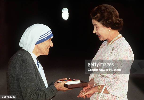 Queen Elizabeth II presents the Order of Merit to Mother Teresa of Calcutta in India, 1982