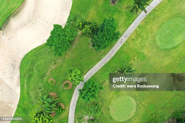 aerial view  beautiful green golf course on sunny day - bunker campo da golf - fotografias e filmes do acervo