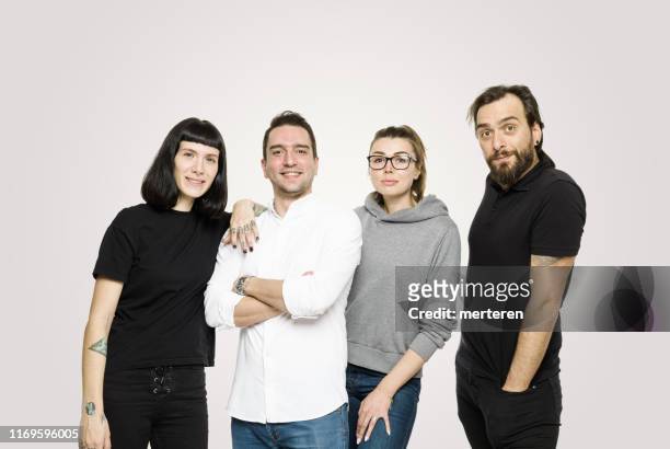gelukkige groep jonge mensen op witte achtergrond - four people stockfoto's en -beelden