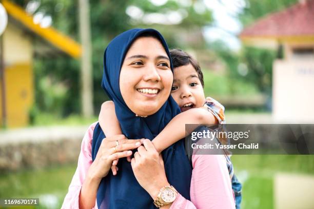 mother and son - muslim family foto e immagini stock