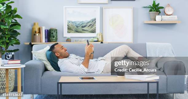 estar en casa es la mejor sensación - acostado fotografías e imágenes de stock