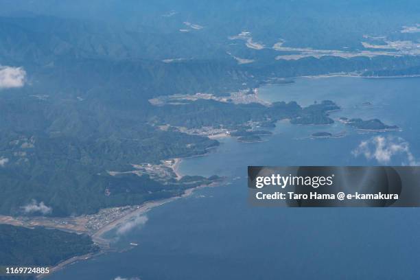 toyo towns in kochi prefecture and kaiyo town in tokushima prefecture of japan daytime aerial view from airplane - préfecture de kochi photos et images de collection