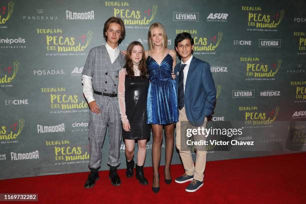 Luis de La Rosa, Andrea Sutton, Loreto Peralta and Hanssel Casillas attend the red carpet of "Todas Las Pecas Del Mundo" at Cinepolis Patio...