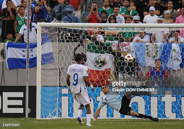 Jerry Bengston of Honduras converts his penalty kick during the 2011 CONCACAF Gold Cup quarterfinal match Costa Rica against Honduras on June 18,...