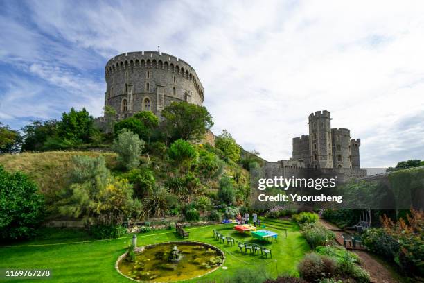st george's chapel, windsor castle - windsor castle garden stock pictures, royalty-free photos & images