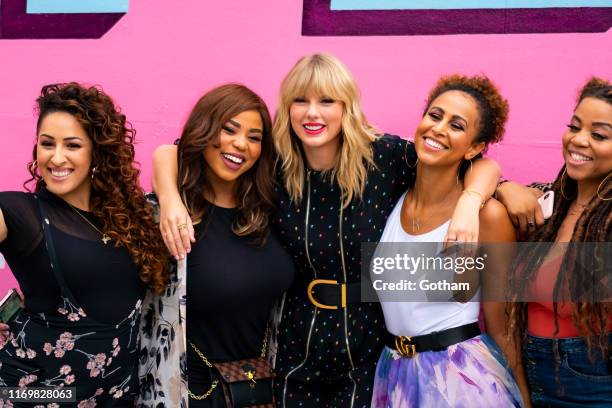 Jeslyn, Eliotte Nicole, Taylor Swift, Melanie Nyema and Kamilah Marshall pose in front of a mural introducing Taylor Swift's latest album "Lover" on...