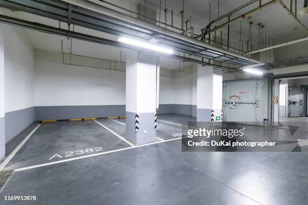 empty parking garage - parking garage stock-fotos und bilder