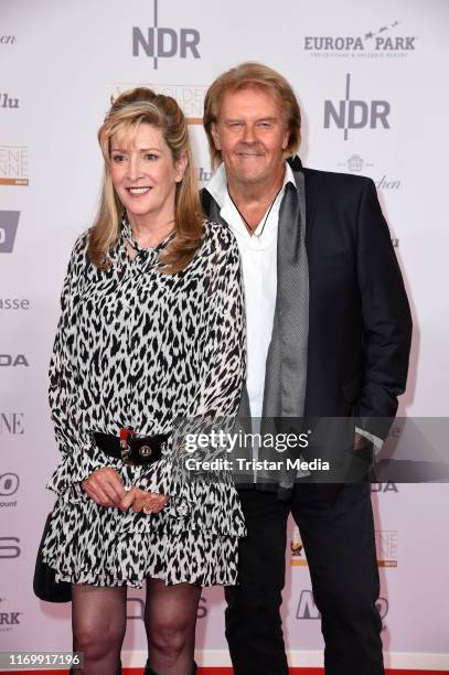 Howard Carpendale and his wife Donnice Pierce attend the 'Goldene Henne' red carpet at Messe Leipzig on September 20, 2019 in Leipzig, Germany.