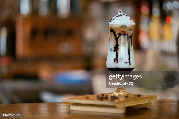 coffee with cream sauce - blended coffee drink stock pictures, royalty-free photos & images