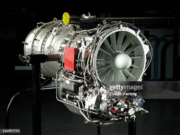 turbina a gas motore su supporto - turbina a gas foto e immagini stock