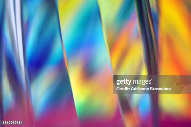 holographic tie dye stripes - prism light photos et images de collection