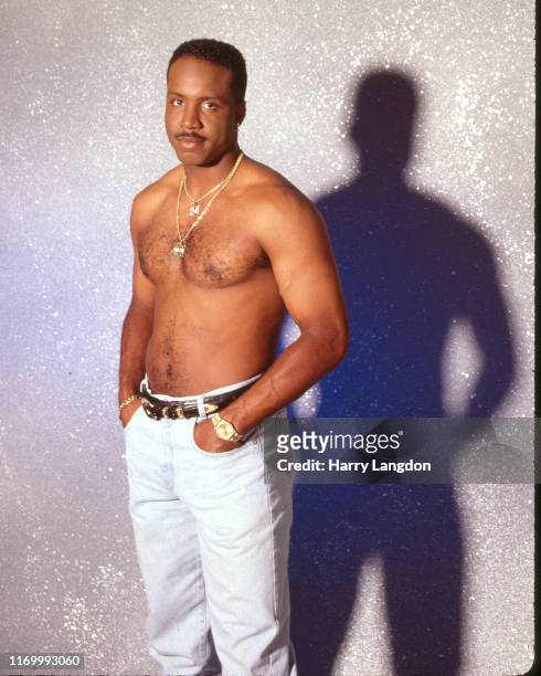 Bseball player Barry Bonds poses for a portrait in 1993 in Los Angeles, California.