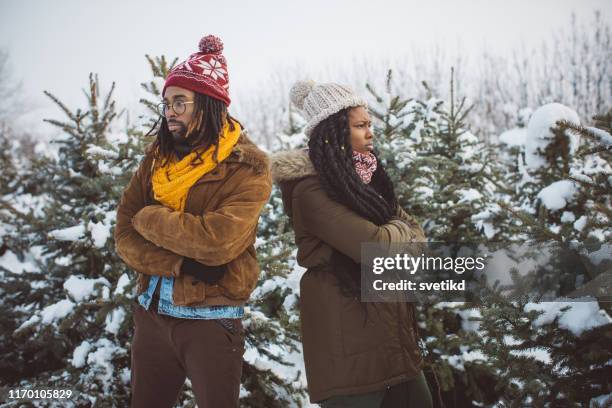 pick right kerstboom in kerstboom boerderij - african people buying a christmas tree stockfoto's en -beelden