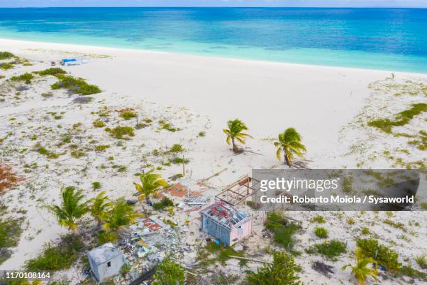 damaged houses after hurricane, barbuda, caribbean - orkaan irma 2017 stockfoto's en -beelden