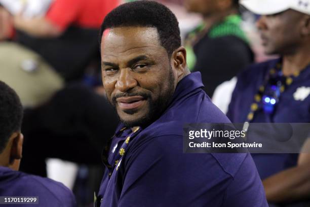 Former Notre Dame and Pittsburgh Steelers running back Jerome Bettis looks on during the game between the Georgia Bulldogs and the Notre Dame...