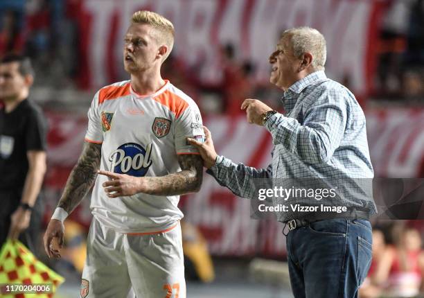 Eduardo Lara coach of Envigado gives directions to George Saunders during a match between America de Cali and Envigado as part of Torneo Clausura...