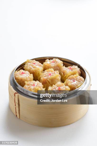 shumai dimsum in bamboo steamer - dim sum meal stock pictures, royalty-free photos & images