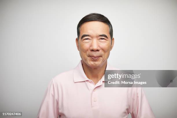 portrait of confident smiling senior man - asiatischer mann freigestellt stock-fotos und bilder