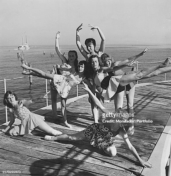 Ballet academy students on a pier in Venice. Among them, the countesses Carla Nani Mocenigo and Maria Pia Barozzi. Venice, 1953