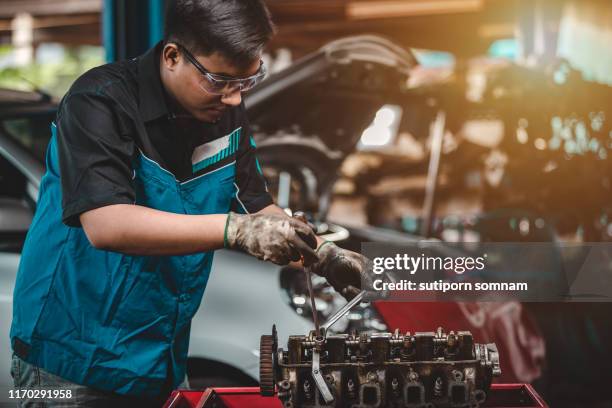 technician automotive setting valve in the garage - gears stick bildbanksfoton och bilder