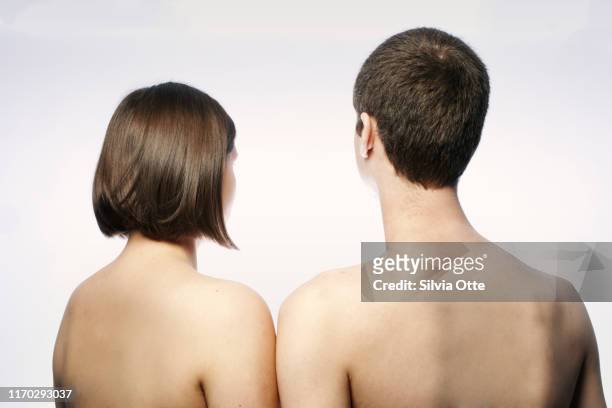 upper body of young couple from behind - nudity stock-fotos und bilder
