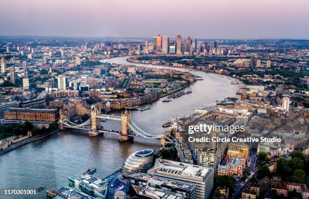 skyline de londres - thames river fotografías e imágenes de stock