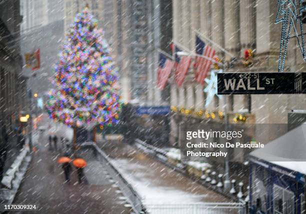new york stock exchange, wall street, manhattan - patriotic christmas stock pictures, royalty-free photos & images