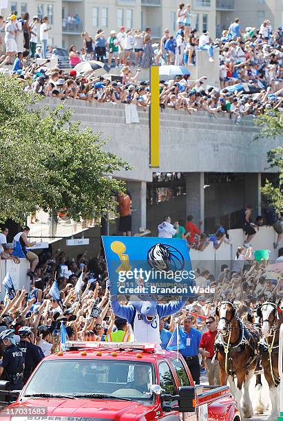 Mascot Champ of the Dallas Mavericks and fans during the Dallas Mavericks Victory Parade on June 16, 2011 in Dallas, Texas.