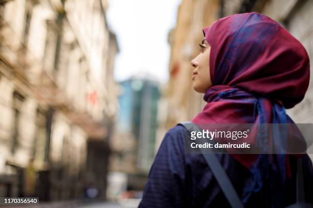 muslim tourist exploring city - veil imagens e fotografias de stock