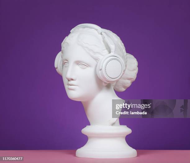 modern greek goddess with headphones - sculpture imagens e fotografias de stock