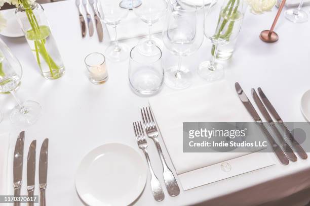 elegant table setting with flowers - luxury table setting stock pictures, royalty-free photos & images