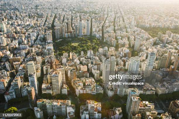 luchtfoto van buenos aires, argentinië - buenos aires stockfoto's en -beelden