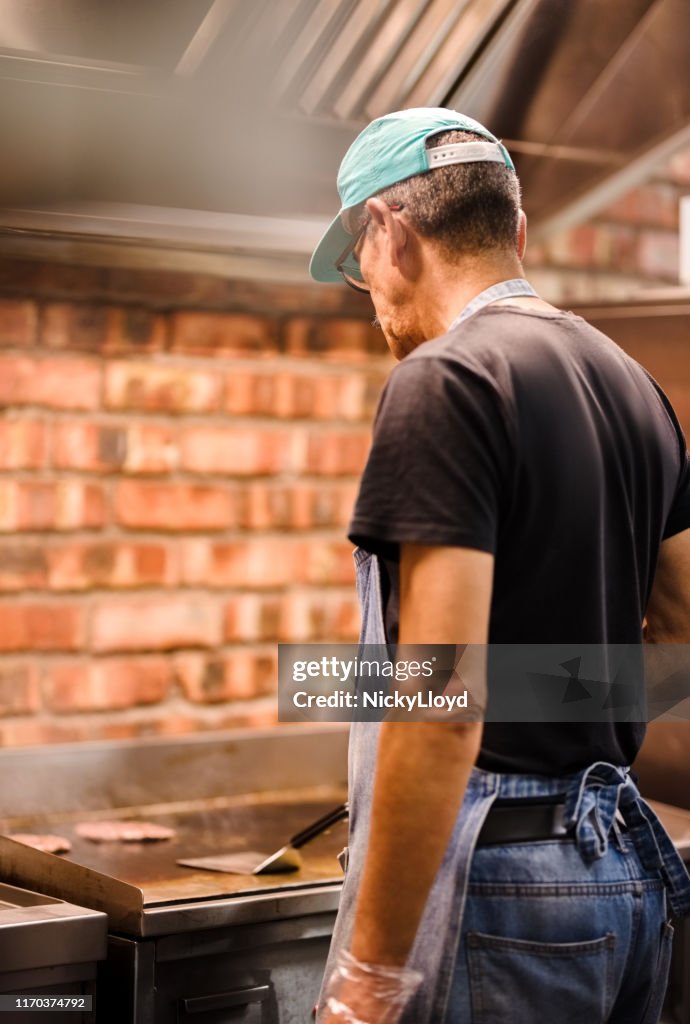 Preparing hamburger
